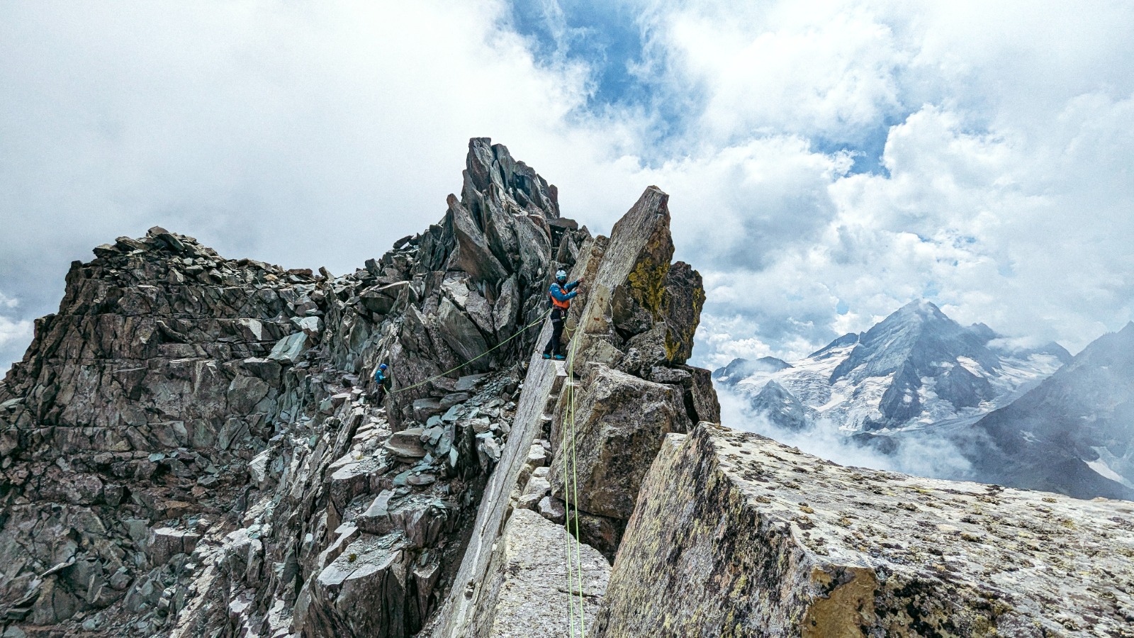 Kazim Ridge, Thajiwas